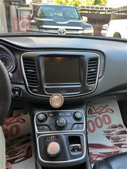 كرايسلر 200